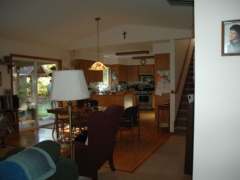 2nd image of 925 Bass St