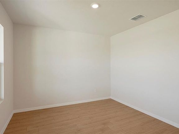3rd image of 18324 Beehive Ter