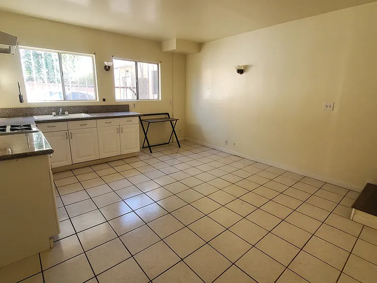 332 Twickenham Ave #1/2 — Photo 6