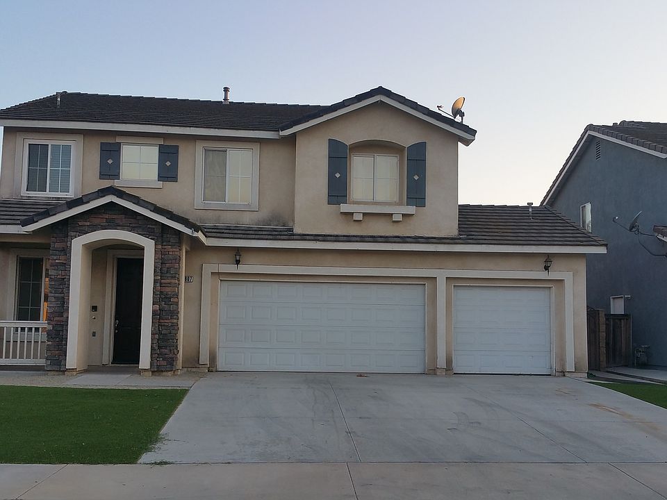 4 Bedroom, 2 1/2 Bath, 3 Car garage