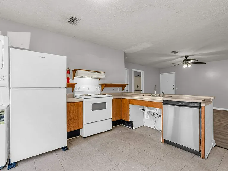 1011 4th Ave S #B10 — Photo 5