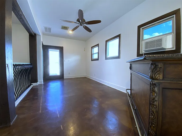1012 Crocker St — Photo 43