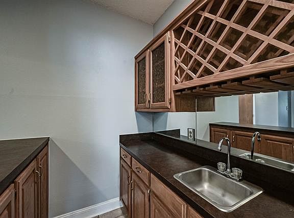 5th image of 2418 Wimbledon Dr