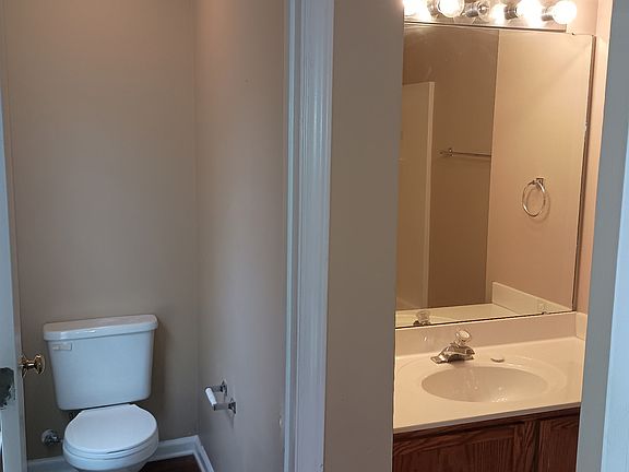 3rd image of 818 Blazingwood Dr