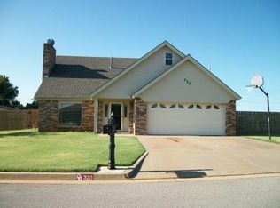 320 W Elkview Dr, Elk City, OK 73644