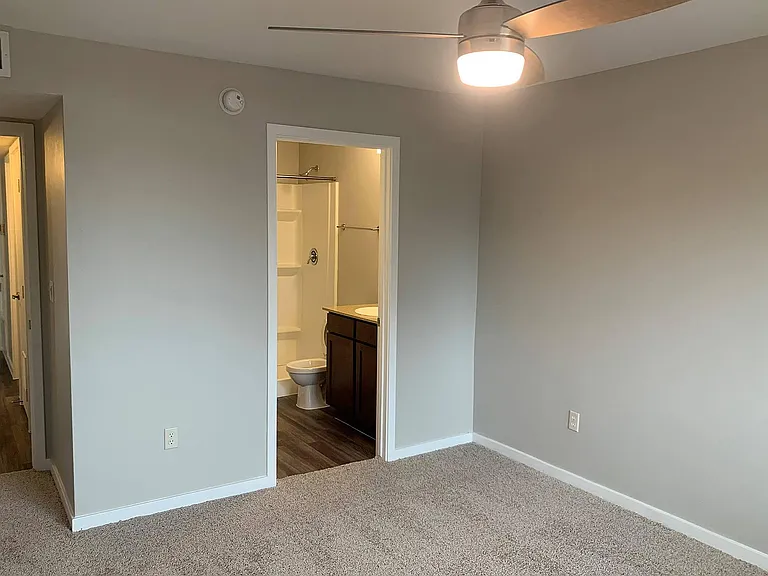 2 Bed 2 Bath Upstairs