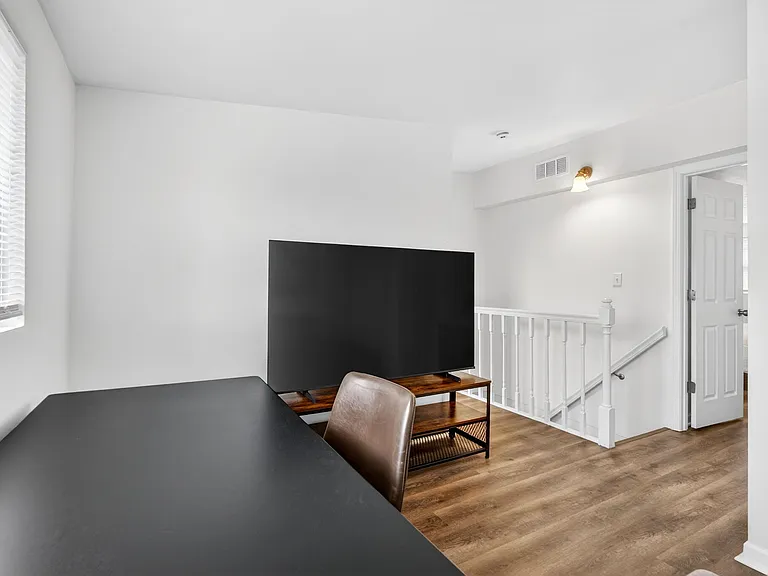 138 W Loretta Ave — Photo 35