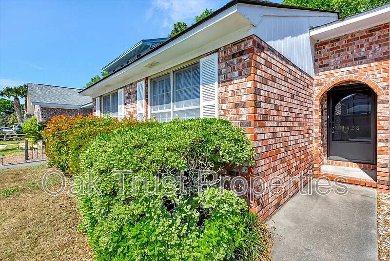 Building Photo - 4428 N Shirley Dr