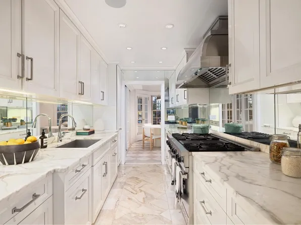 136 East 65th Street image 16 of 19