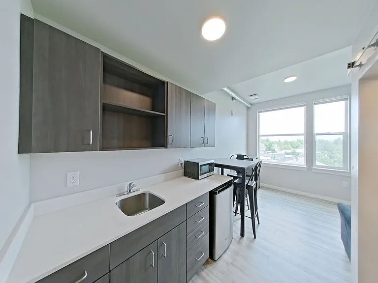 Ferry Street Flats - Modern Studios and Lofted units right by campus! — Photo 24
