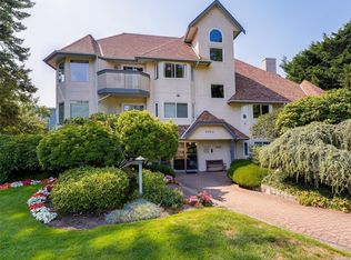 9882 5th St #208, Sidney, BC V8L2X3
