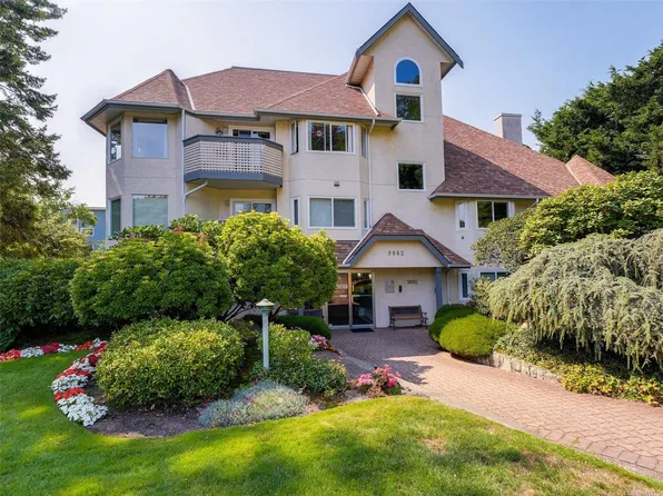 9882 5th St #208, Sidney, BC V8L 2X3
