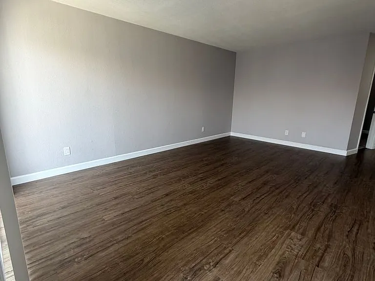 5916 Burnham Ave — Photo 3