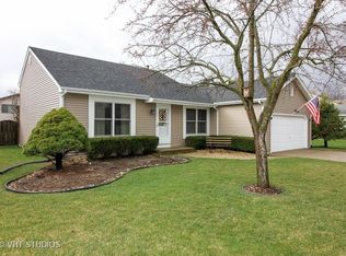 907 Boxwood Dr, Crystal Lake, IL 60014