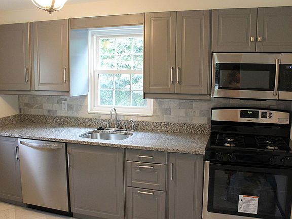 3rd image of 274 Barclay Ave