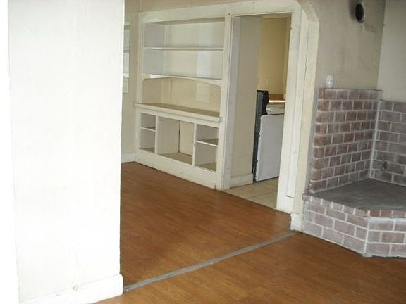 5th image of 2515 Grove Ave