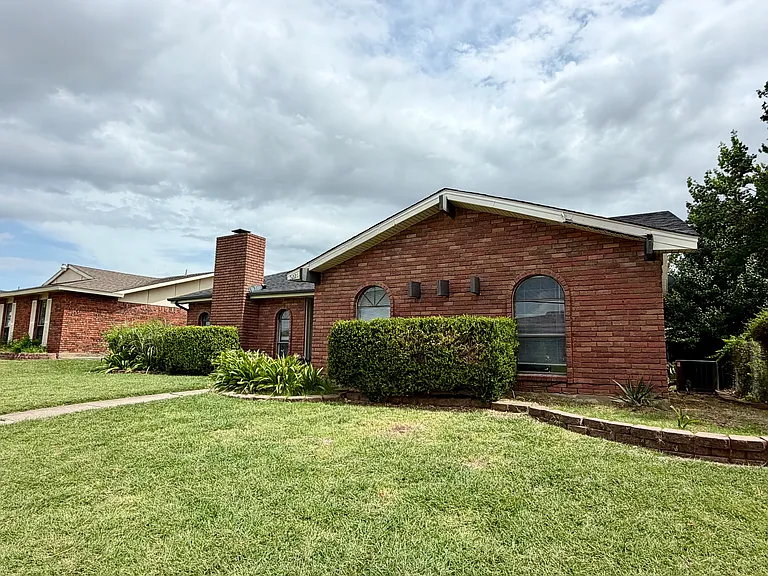 5221 Reed Dr — Photo 1