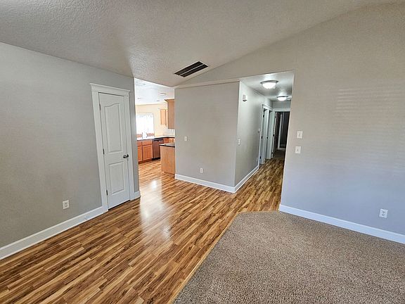 4th image of 917 N Cascade Dr