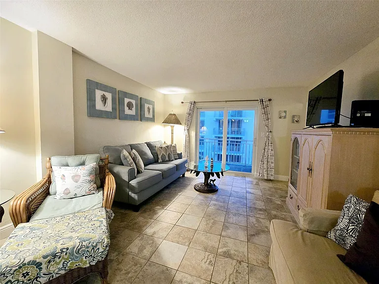 1161 Hillsboro Mile #506 — Photo 32