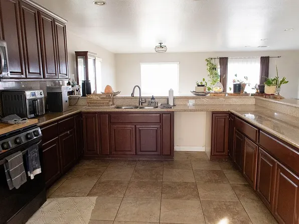 12072 Pacific Rd, Phelan, CA 92371