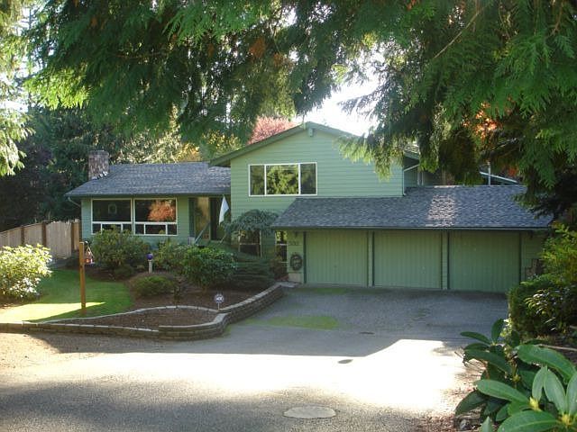 Large Tri Level on Half Acre Lot