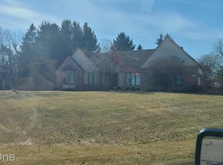 11156 Hammerstone Dr, South Lyon, MI 48178