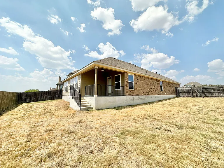 830 Old World Dr — Photo 32