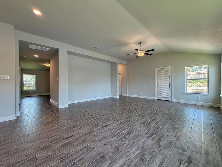 4300 Liberty Ln — Photo 6
