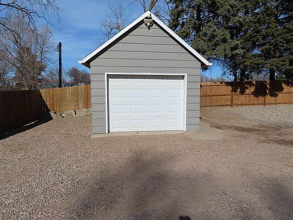 3rd image of 821 Main St