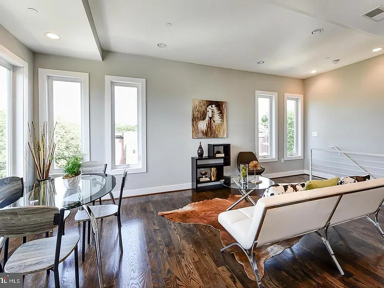 1200 Staples St NE #3 — Photo 3