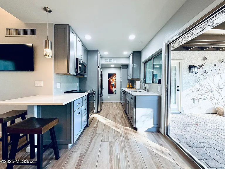 2871 W Saint Tropaz Ave — Photo 6