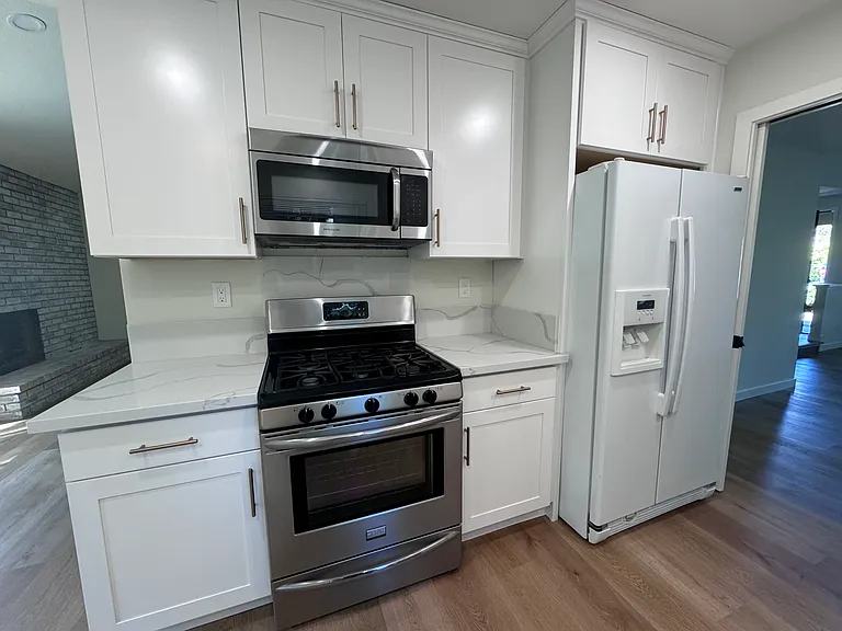 953 Center Ct — Photo 8