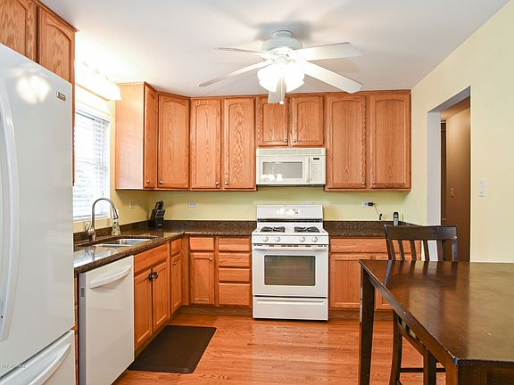 3rd image of 8851 W 92nd Pl