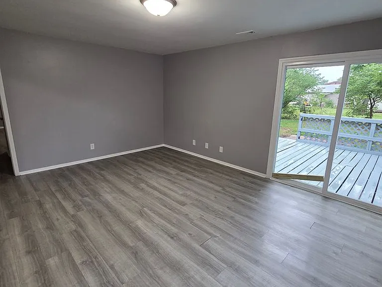 2119 S Glenn St — Photo 17