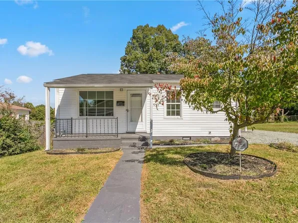 921 Roosevelt St, Winston Salem, NC 27105