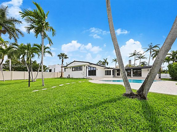 4th image of 536 Hibiscus Dr