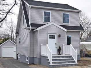 21 Highland Ave, Patchogue, NY 11772