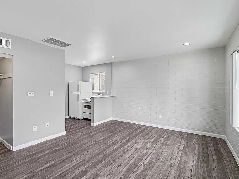 128 South 5th Avenue — Photo 49