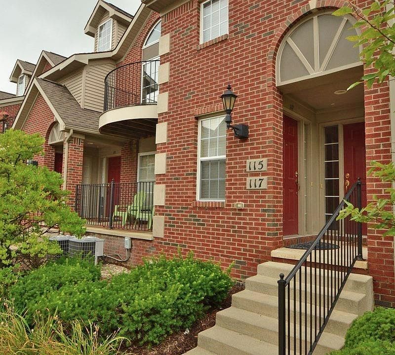 1st image of 117 W Oakbrook Dr