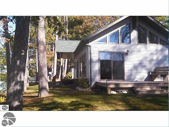 3rd image of 1418 Edwards St