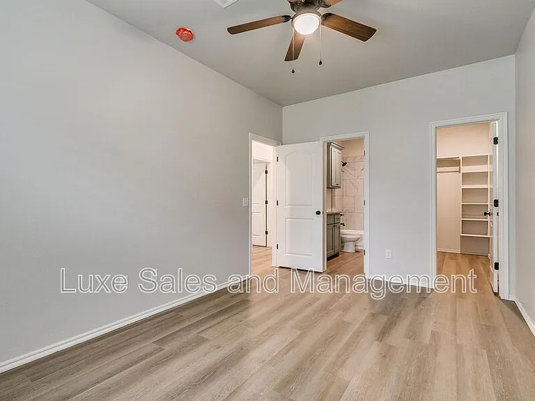 8012 NW 105th St — Photo 26