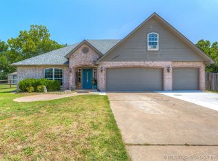 14193 S 221st East Ave, Coweta, OK 74429