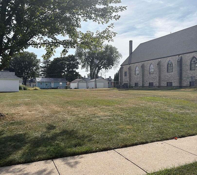1st image of 407 10th St
