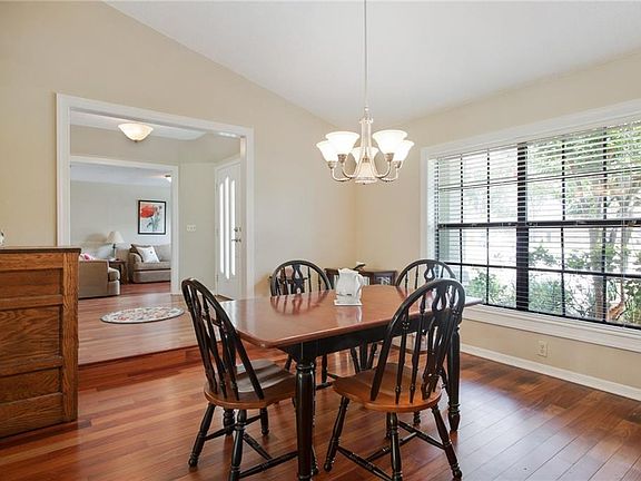 4th image of 3746 Knollside Ct