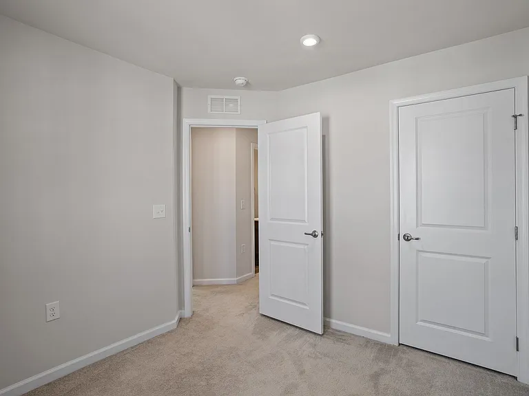 915 Romeria Dr — Photo 31
