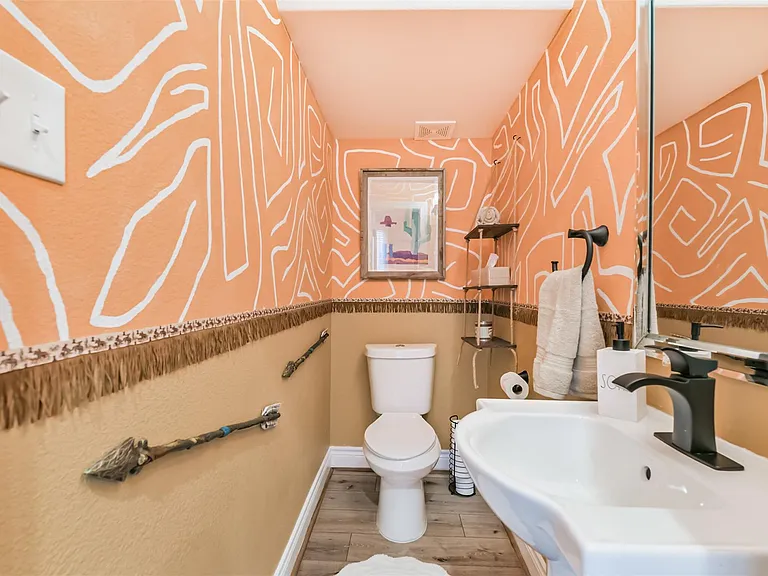 1010 Melneeka Ln — Photo 7