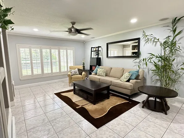 633 Arbor Lake Ln, Tampa, FL 33602