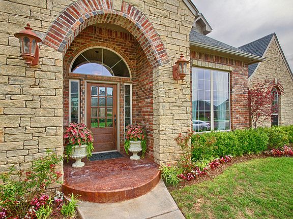 4th image of 5716 NW 161st Cir