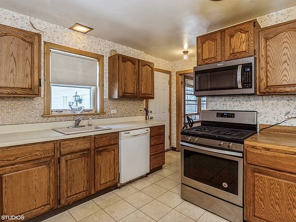 5th image of 6978 W Keeney St