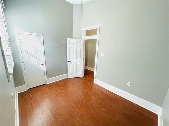 5th image of 826 Clouet St